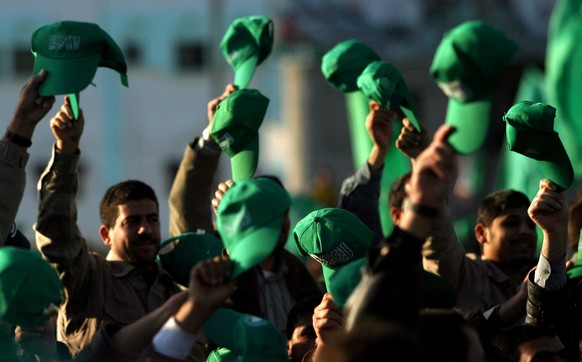 Anhänger der Hamas im Flüchtlingslager Khan Yunis im Süden des Gazastreifens feiern deren Wahlsieg (27.01.2006)