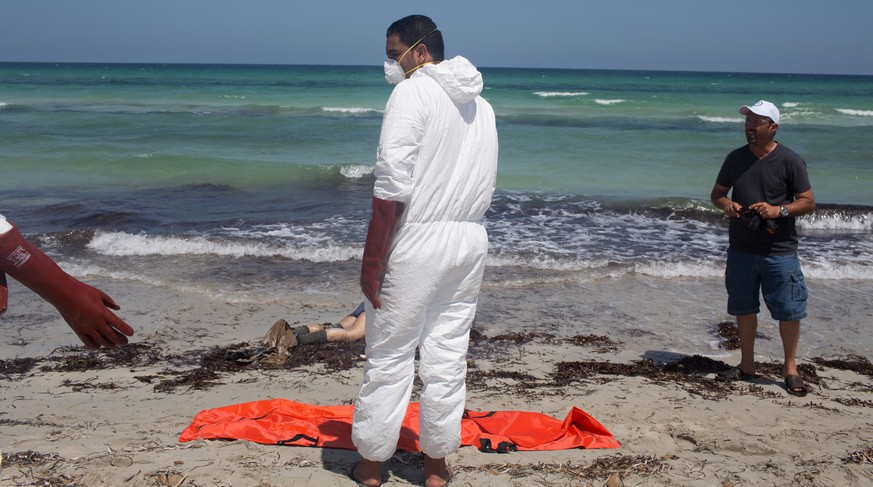 Am Strand von Suwara: Die Hilfe der Mitarbeiter des Roten Halbmonds kam für viele Flüchtlinge zu spät.