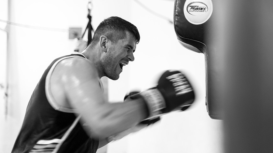 Schwitzen für den die einmalige Chance: Gjergjaj im Keller des Boxclubs Basel.