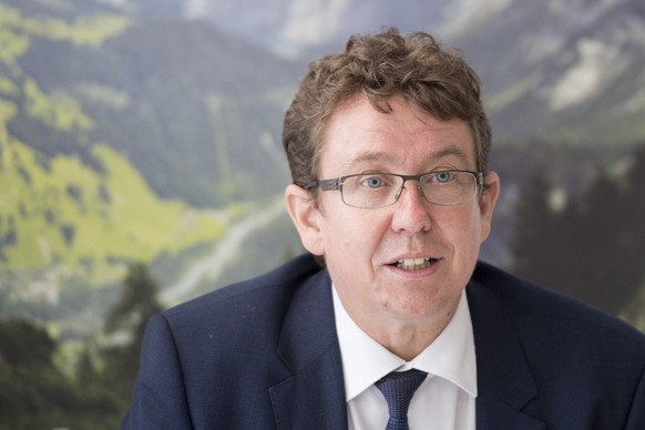 Der SVP Praesident Albert Roesti bei der Pressekonferenz bei der Eroeffnung der neuen Skisprunganlage in Kandersteg im Kandertal in Kanton Bern am Montag 1. August 2016. (KEYSTONE/Urs Flueeler)