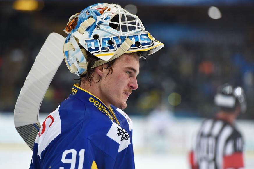 Davos goalkeeper Gilles Senn during the game between Switzerlands HC Davos and Team Canada at the 90th Spengler Cup ice hockey tournament in Davos, Switzerland, Tuesday, December 27, 2016. (KEYSTONE/M ...