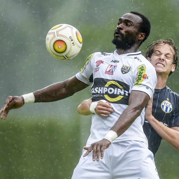 02.07.2016; Vandans; Fussball - SC Altach - FC Zuerich;
Louis Ngwat Mahop (Altach) Cedric Brunner (Zuerich) 
(Andy Mueller/freshfocus)