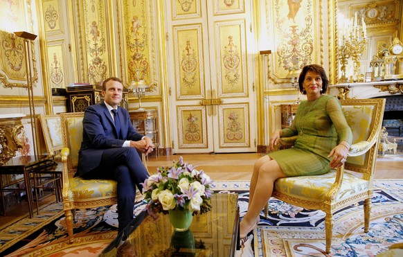epa06094445 French President Emmanuel Macron (L) and Swiss Federal President Doris Leuthard (R) pose ahead of their meeting at the Elysee Palace in Paris, France, 18 July 2017. The two leaders met to  ...