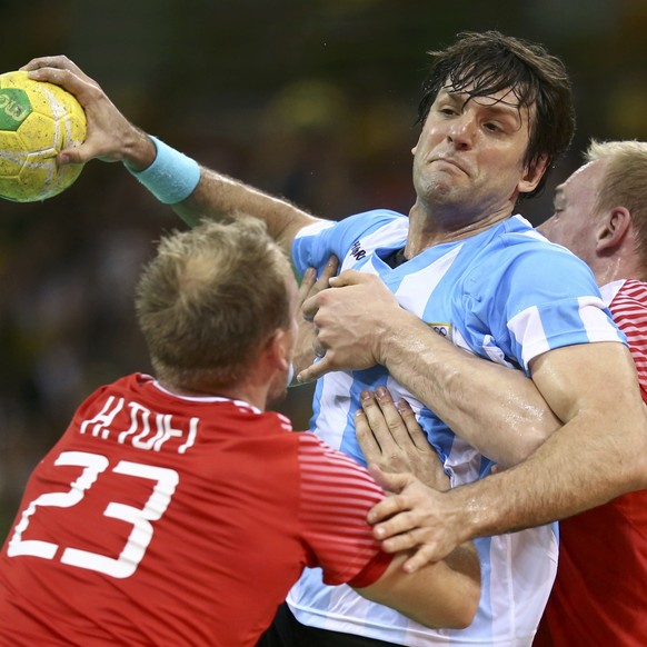 2016 Rio Olympics - Handball - Preliminary - Men&#039;s Preliminary Group A Denmark v Argentina - Future Arena - Rio de Janeiro, Brazil - 07/08/2016. Gonzalo Carou (ARG) of Argentina blocked by Henrik ...