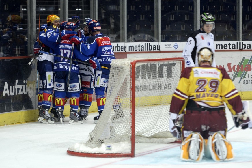 Die Lions feiern Nilssons Tor zum 4:2.