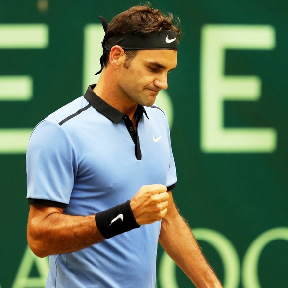 epa06047364 Roger Federer of Switzerland reacts after defeating Karen Khachanov of Russia in their semi final match of the ATP tennis tournament in Halle, Germany, 24 June 2017. EPA/TYLER LARKIN