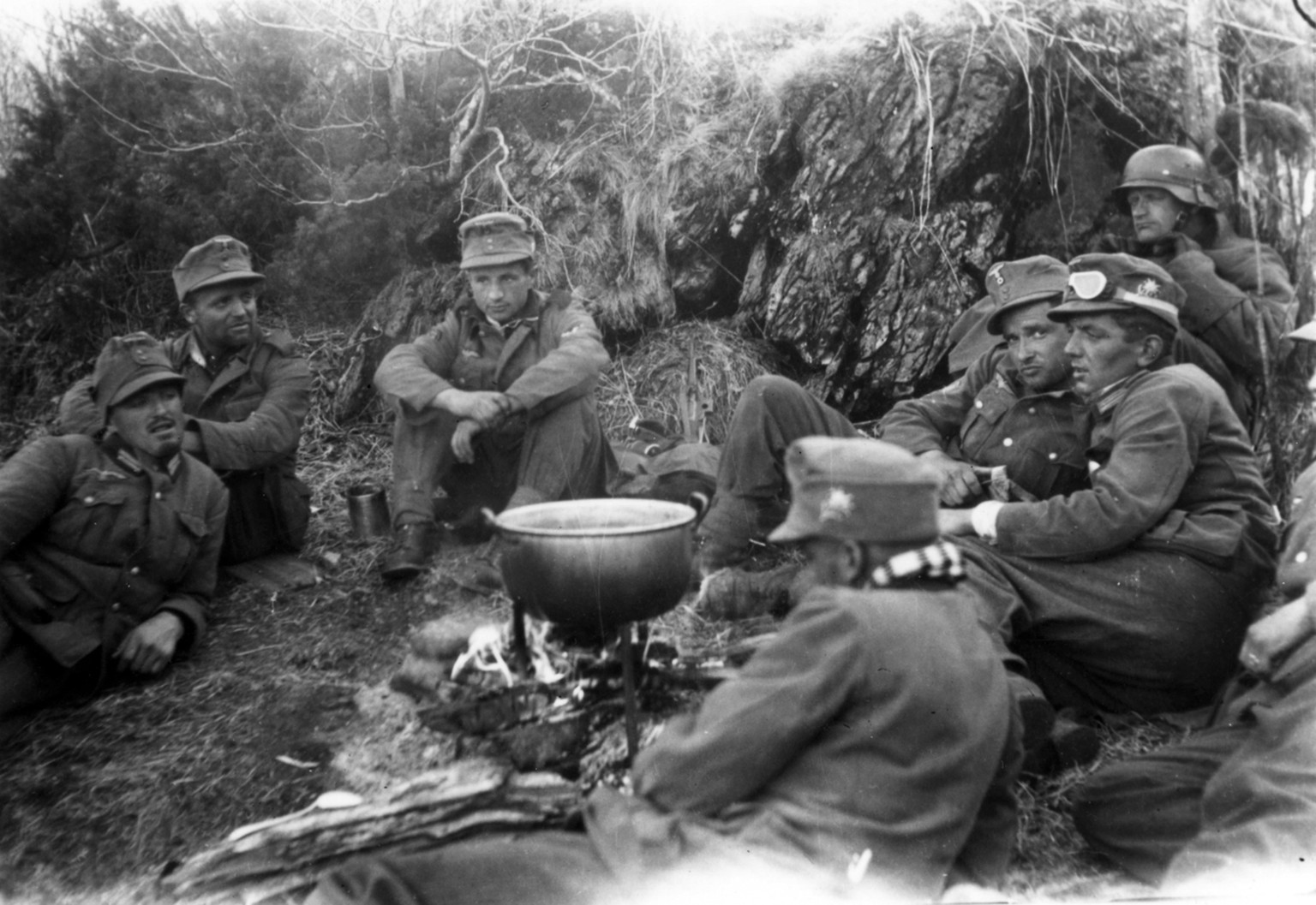1940: Gebirgsjäger der Wehrmacht in der Nähe des norwegischen Dorfes Krokstranda.&nbsp;