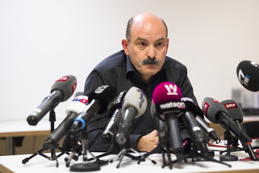 Ettore Weilenmann, Verwaltungsratspräsident von Carna Grischa, bei einer Medienkonferenz in Landquart zum Skandal um Falschdeklarationen in seinem Betrieb. 