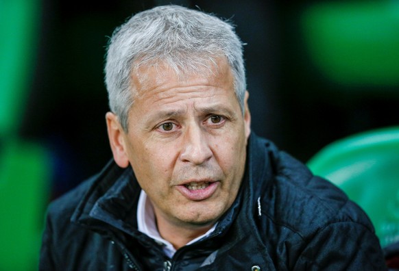 Football Soccer - St. Etienne v Nice - French Ligue 1 - Geoffroy Guichard stadium, Saint-Etienne, France - 20/11/2016. Nice&#039;s coach Lucien Favre attends the match.REUTERS/Robert Pratta