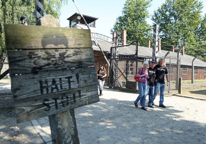 Bitte nicht spielen! Das Eingangstor zur Auschwitz-Gedenkstätte.