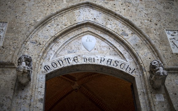 ARCHIV - ZUR BANKEN-KRISE IN ITALIEN UND DER KRISENBANK MONTE DIE PASCHI STELLEN WIR IHNEN DIESES ARCHIVBILD ZUR VERFUEGUNG  A picture dated 23 March 2016 shows Banca Monte dei Paschi di Siena (BMPS  ...