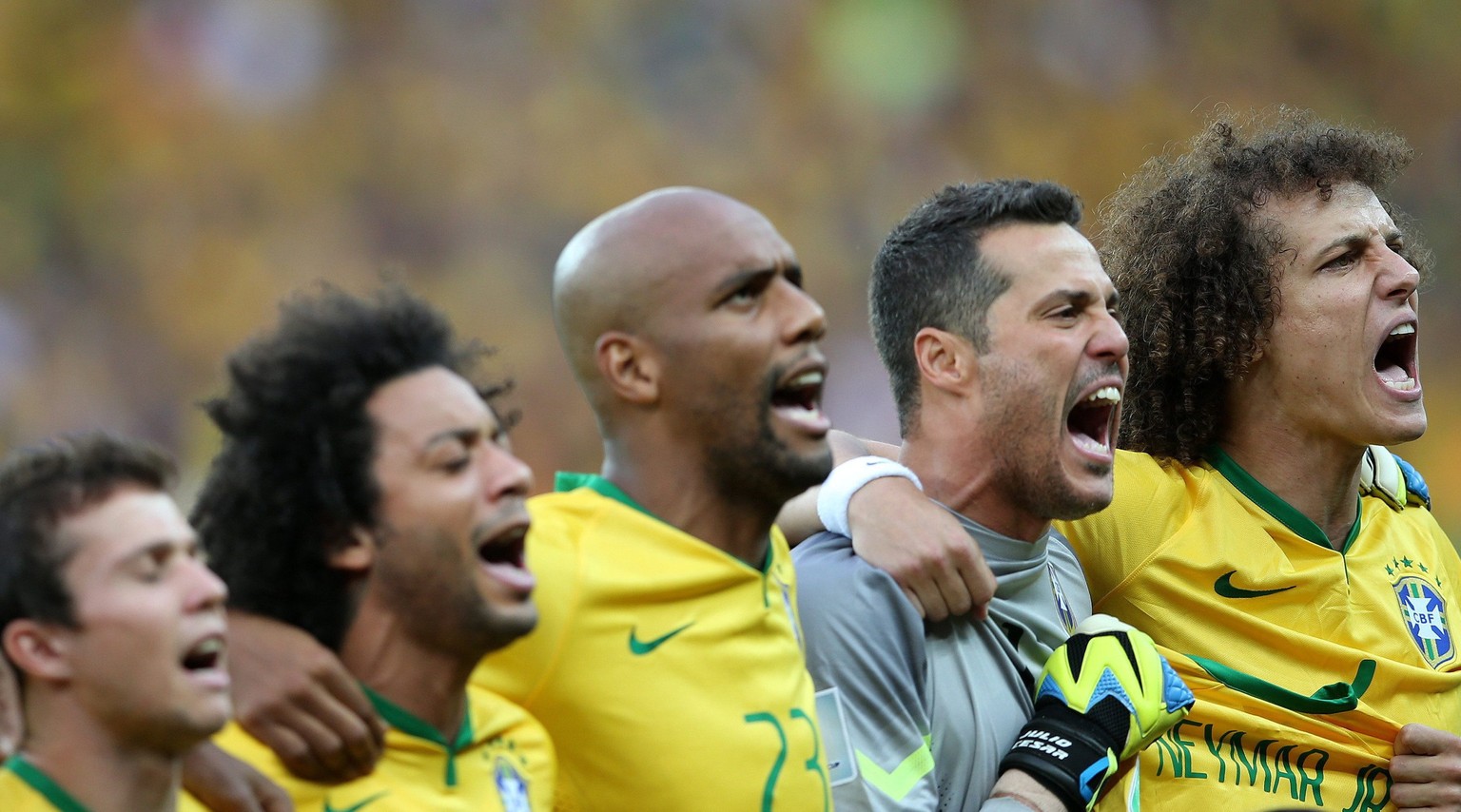 Brasilianische Sängerknaben: Die Nationalspieler singen vor dem Halbfinal gegen Deutschland ihre Nationalhymne.