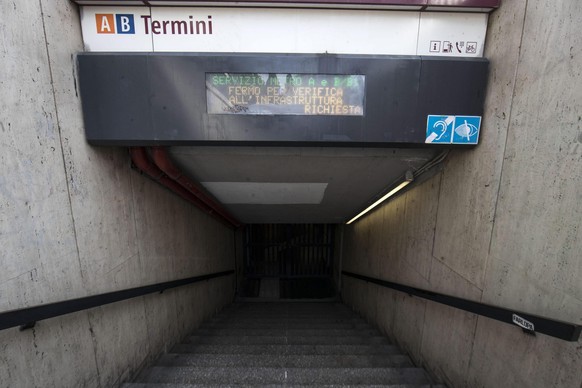 epa05727094 The entrance to a Rome subway station is closed after a 5.6 magnitude earthquake struck in Rome, Italy, 18 January 2017. The second earthquake that hit central Italy at 11.14 a.m. was magn ...