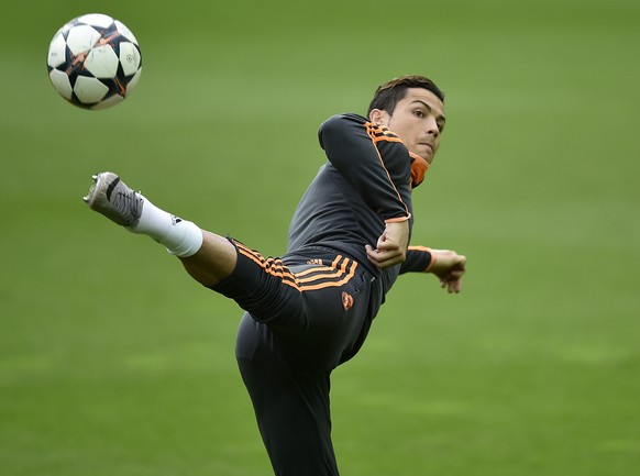 Real&#039;s Christiano Ronaldo exercises during the training session prior the UEFA Champions League second leg soccer match between Borussia Dortmund and Real Madrid in Dortmund, Monday, April 7, 201 ...