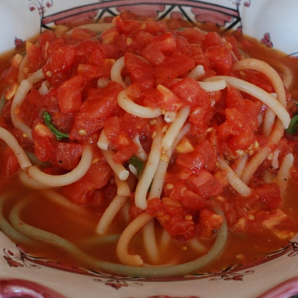 zu viel sauce pasta italien USA europa essen food falsch http://www.simplysogood.com/2010/09/pasta-pomodoro.html