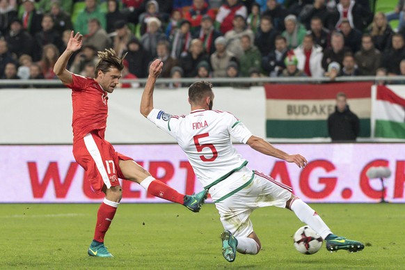 epa05575461 Switzerland&#039;s Valentin Stocker (L) scores the winning goal against Hungary&#039;s Attila Fiola during the FIFA World Cup 2018 group B qualification soccer match between Hungary and Sw ...