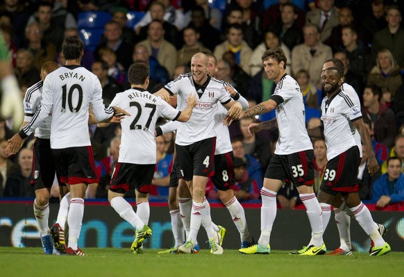 Nachrichten Linkding Mandatory Credit: Photo by Andy Hooper/ANL/Shutterstock 4233644a Phillipe Senderos Scores His Sides Fourth Goal And Celebrates. Crystal Palace V Fulham 1-4 Premier League. Phillipe Senderos Scores His ...