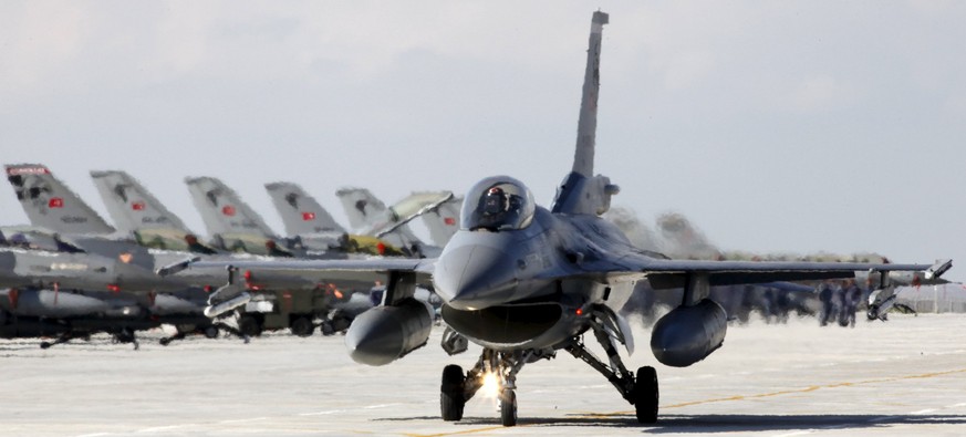 A Turkish Air Force F16 jet fighter prepares to take off from an air base during the Anatolian Eagle military exercise in the central Anatolian city of Konya, in this April 28, 2010 file picture. Turk ...