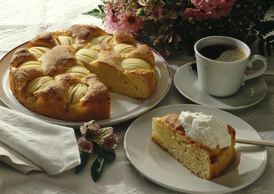 Thurgauer apfelkuchen kuchen thurgau schweiz essen food dessert kaffee http://www.lecker.de/thurgauer-apfeltorte-42332.html