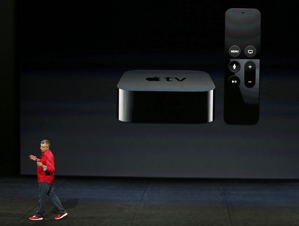 Was lange währt, wird endlich gut.&nbsp;Die Fernbedienung von Apple TV verfügt neu über ein Touchpad und einen Siri-Knopf. Wird Siri aktiviert, lässt sich Apple TV per Sprache steuern.
