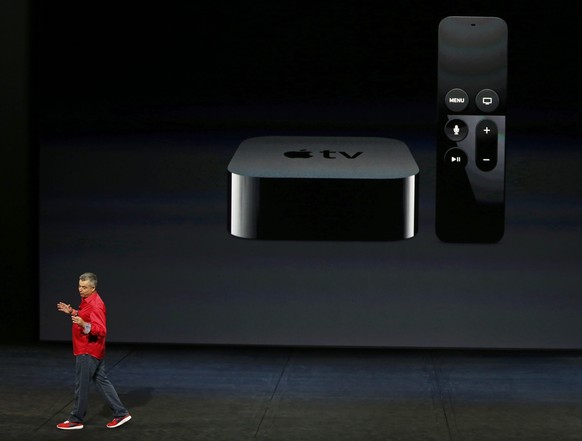 Was lange währt, wird endlich gut. Die Fernbedienung von Apple TV verfügt neu über ein Touchpad und einen Siri-Knopf. Wird Siri aktiviert, lässt sich Apple TV per Sprache steuern.