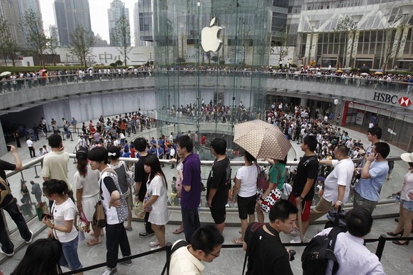 In Shanghai standen die Menschen 2010 Schlange vor dem neuen Apple Store.