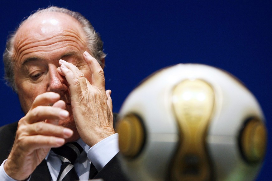 Sepp Blatter darf in den nächsten 90 Tagen keine Fussballstadien betreten. Doch den Entscheid der Ethikkommission will er nicht akzeptieren.