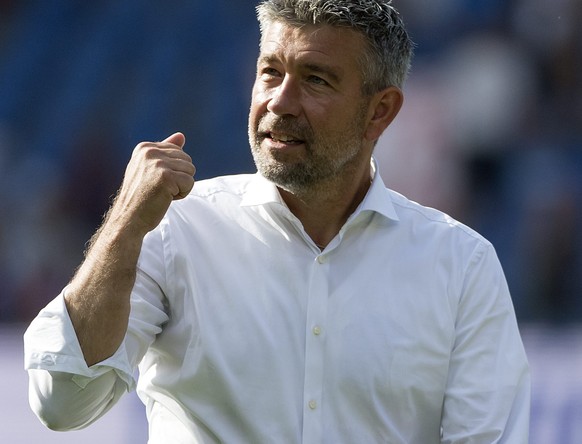 epa05439266 Basel&#039;s head coach Urs Fischer cheers after a Super League match between FC Basel 1893 and FC Sion, at the St. Jakob-Park stadium in Basel, Switzerland, on Sunday, July 24, 2016. EPA/ ...