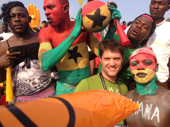 In der heutigen Ausgabe von «Fans am Afrika-Cup»&nbsp;hab ich mich in die ghanaische Kurve begeben. Mit dem Resultat, dass mein Shirt danach fast aussah wie die Flagge des westafrikanischen Landes. Ei ...