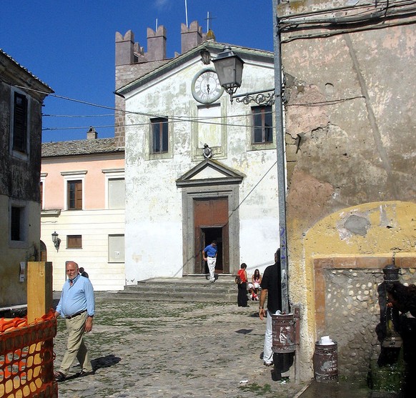 Die Pfarrkirche in Calcata.