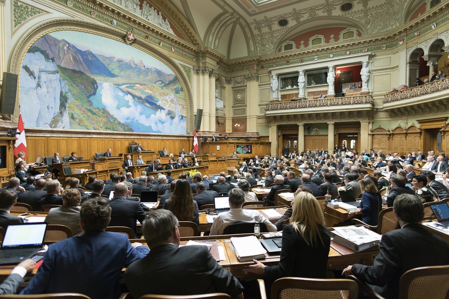 Blick in den Saal des Nationalrats an der Herbstsession der Eidgenoessischen Raete, am Dienstag, 19. September 2017 im Nationalrat in Bern. (KEYSTONE/Anthony Anex)