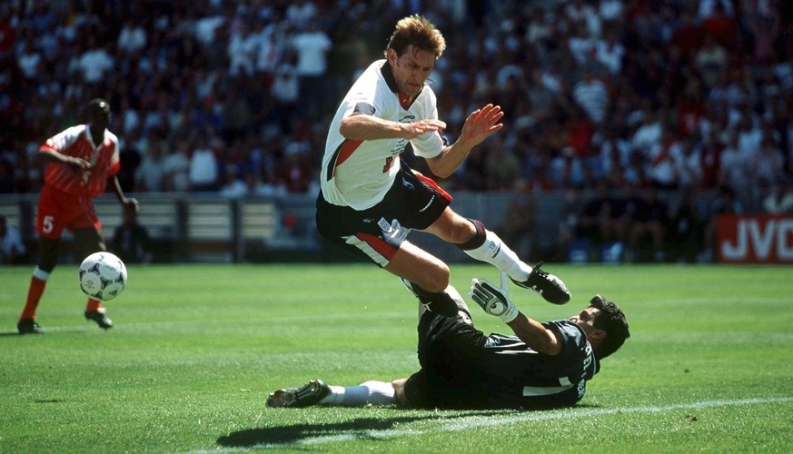 Immer volle Pulle: Tony Adams an der Weltmeisterschaft 1998 gegen Tunesien.