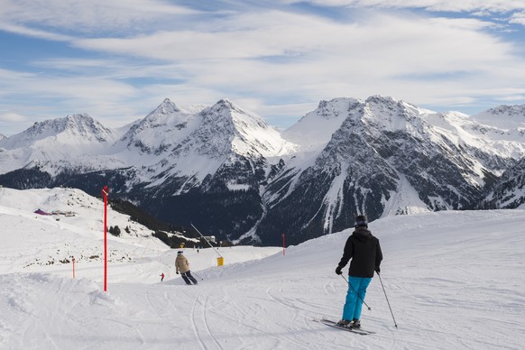 Um den Schweizer Tourismus, hier Skifahrer in der Abfahrt vom Plattenhorn in Arosa, machen sich viele Kommentatoren Sorgen.