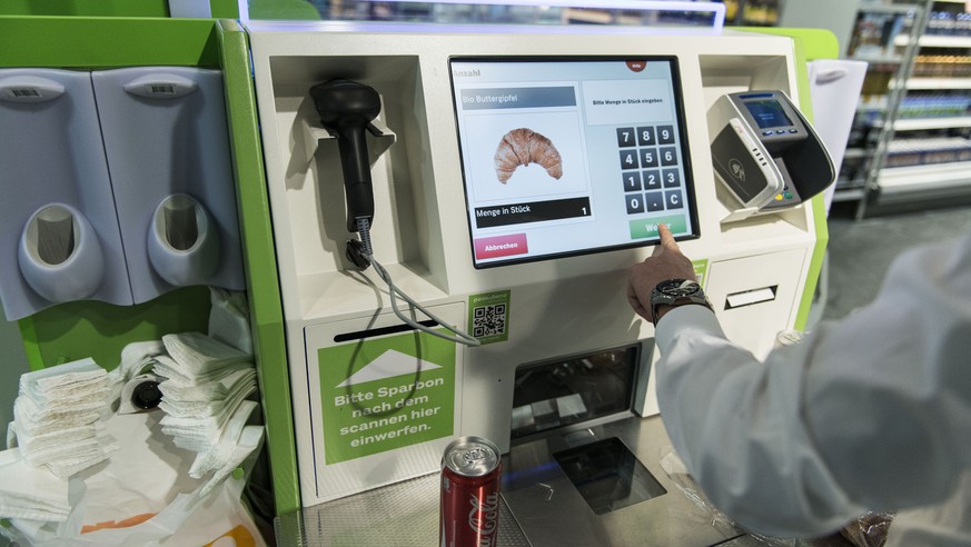 Self checkout at Coop Sihlcity in Zurich, pictured on January 29, 2015. (KEYSTONE/Christian Beutler)

Self Checkout im Coop Sihlcity am 29. Januar 2015 in Zuerich. (KEYSTONE/Christian Beutler)
