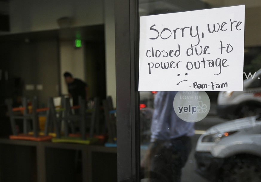 A sign is displayed on the window of Bamboo Asia restaurant during a power outage in San Francisco, Friday, April 21, 2017. A power outage struck a wide area of San Francisco on Friday, blacking out a ...