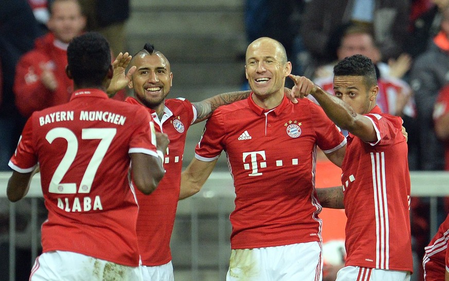 epa05551076 Munich&#039;s Arjen Robben (2-R) celebratets after scoring the 3-0 goal during the German Bundesliga soccer match between Bayern Munich and Hertha BSC Berlin at the Allianz Arena in Munich ...