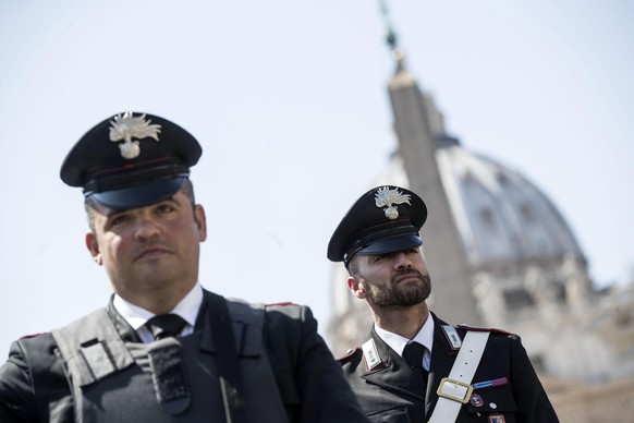 epa05904296 Carabinieri secure Saint Peter Square, at the Vatican in Rome, Italy, 12 April 2017. Security measures has been intensified for the Easter holiday period, in consideration too of the incre ...