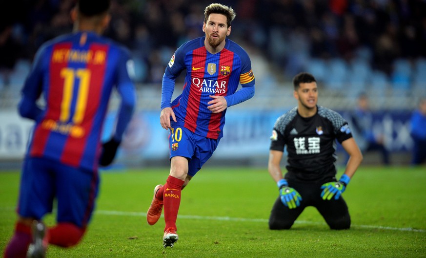 Football Soccer - Real Sociedad v Barcelona - Spanish Liga Santander - Anoeta, San Sebastian, Spain - 27/11/2016 Barcelona&#039;s Lionel Messi and Neymar celebrate a goal. REUTERS/Vincent West