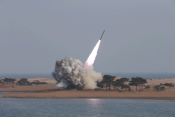 Erst Anfang März hatte Korea als Reaktion auf UNO-Sanktionen mit Raketentests provoziert. Jetzt droht das Regime mit der Atombombe.