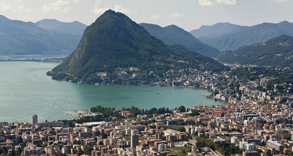 Schön: Lugano mit dem Monte San Salvatore.