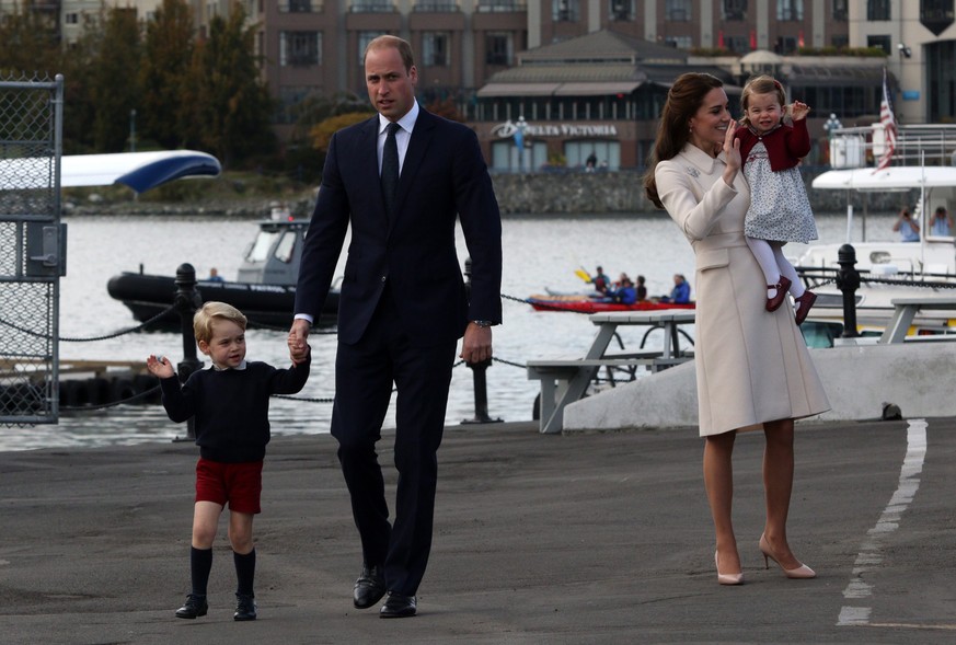 Britain&#039;s Prince William, the Duke of Cambridge, and Kate, the Duchess of Cambridge, with their children Prince George and Princess Charlotte, make their way to a sea plane to mark their official ...