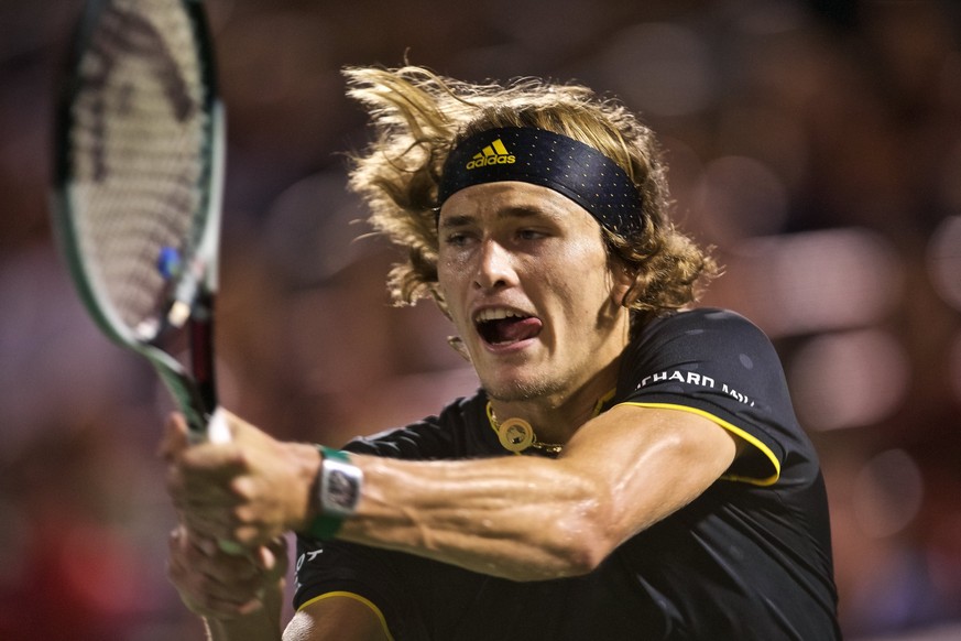 epa06141502 Alexander Zverev of Germany in action against Denis Shapovalov of Canada during the ATP Rogers cup men&#039;s semi final in Montreal, Canada, 12 August 2017. EPA/ANDRE PICHETTE