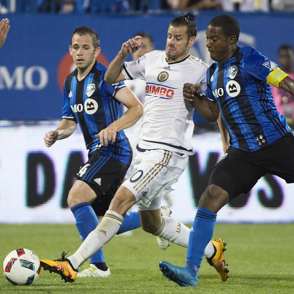 Montreal Impact&#039;s Patrice Bernier, right, challenges Philadelphia Union&#039;s Tranquillo Barnetta as Montreal&#039;s Harry Shipp watches during the second half of an MLS soccer match in Montreal ...