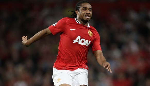 Manchester United&#039;s Anderson, right, vies for the ball against FC Basel&#039;s Cabral during their Champions League group C soccer match at Old Trafford, Manchester, England, Tuesday Sept. 27, 20 ...