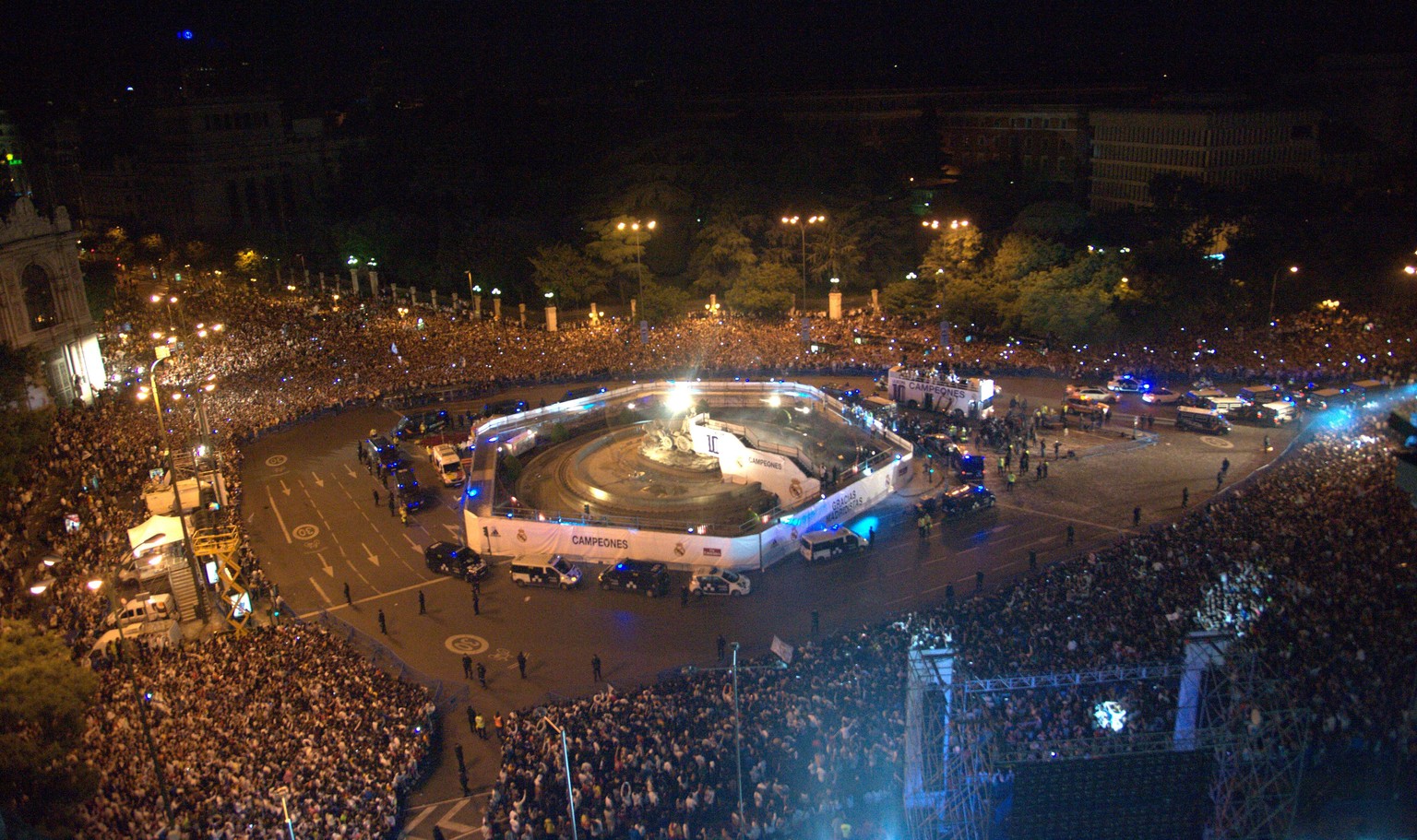 Der Brunnen der Cibeles ist wieder einmal der Mittelpunkt von Real-Feierlichkeiten.