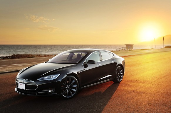 Das Tesla Model S ist eine Limousine der Oberklasse mit elektrischem Antrieb von Tesla Motors, die als Prototyp am 26. März 2009 vorgestellt wurde und seit dem 22. Juni 2012 an die Kunden ausgeliefert ...