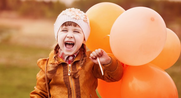 Kinder lachen viel häufiger als Erwachsene.