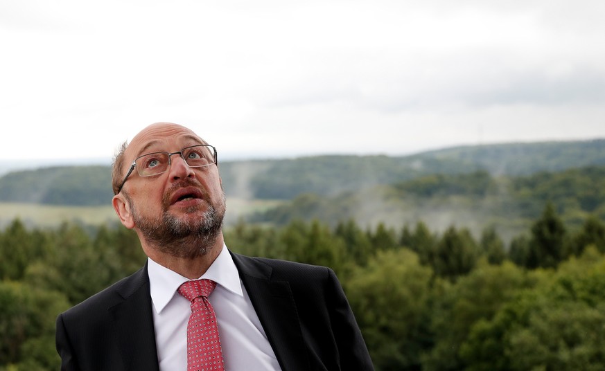 epa06083604 Germany&#039;s leader of the German Social Democratic Party (SPD) and candidate for the German Chancellor Martin Schulz (L), visits a viewing platform at the three country-border in Vaals, ...
