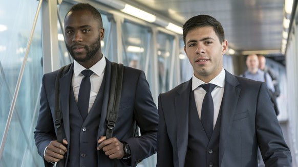 Eder Balanta, left, and Blas Riveros, right, of Switzerland&#039;s FC Basel 1893 on their departure at the EuroAirport in Basel, Switzerland, on Tuesday, November 22, 2016. Switzerland&#039;s FC Basel ...