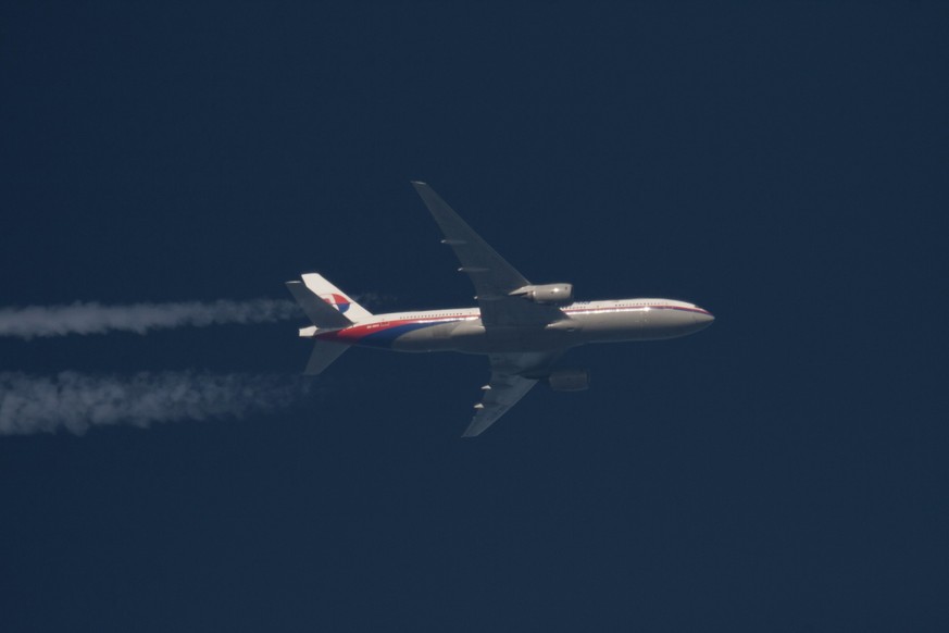 Malaysia Airlines Boeing 777 plane with registration number 9M-MRO flies over Poland in this February 5, 2014 file photo. A piece of debris found along the eastern African coast between Mozambique and ...